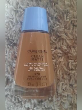 COVERGIRL Clean Matte Liquid Foundation - Deep Golden 570